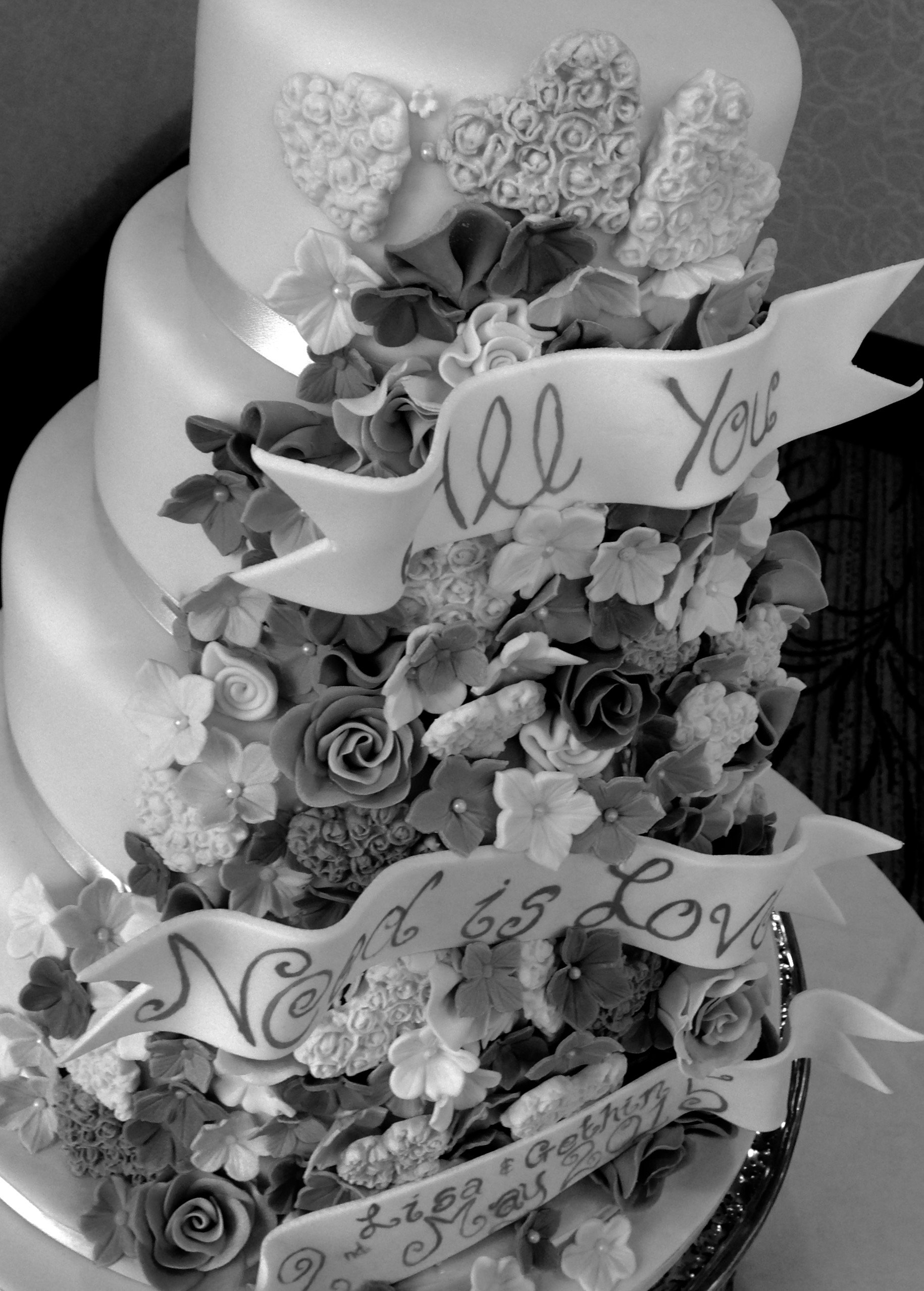 cakes-for-all-occasions-llandudno-wedding-cake-bridebook